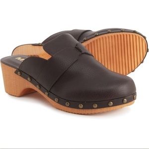 MIA Daisy Studded Vegan Brown Leather Clogs Mule Womens Size 8
